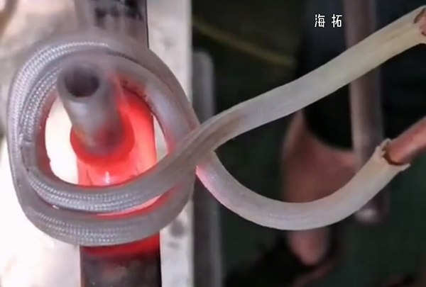 高频焊机实现不锈钢管焊接，用的是铜焊料