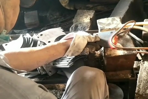 中高频麻豆福利导航加热设备对刀具淬火生产过程