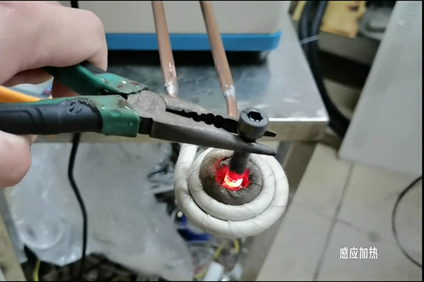 麻豆福利导航加热升温速度快，一秒烧红金属材料